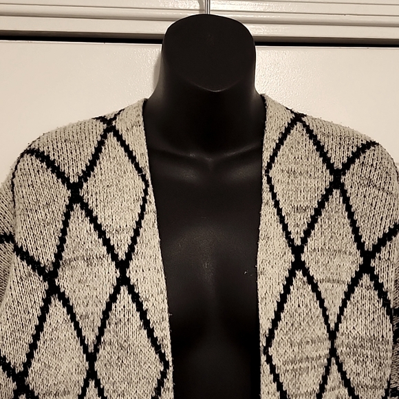 QUESTIONS - Picture 3 of 4